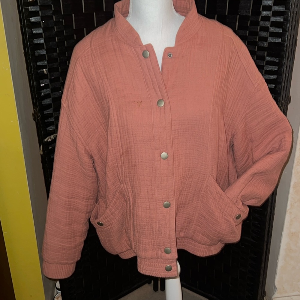 Universal thread size XL blush rose color light weight jacket